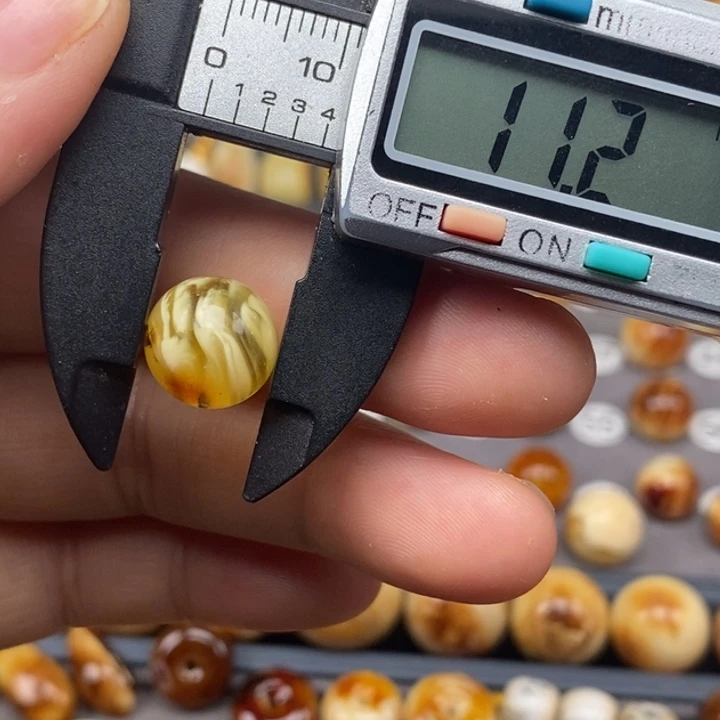 裸石琥珀未镶嵌圆珠