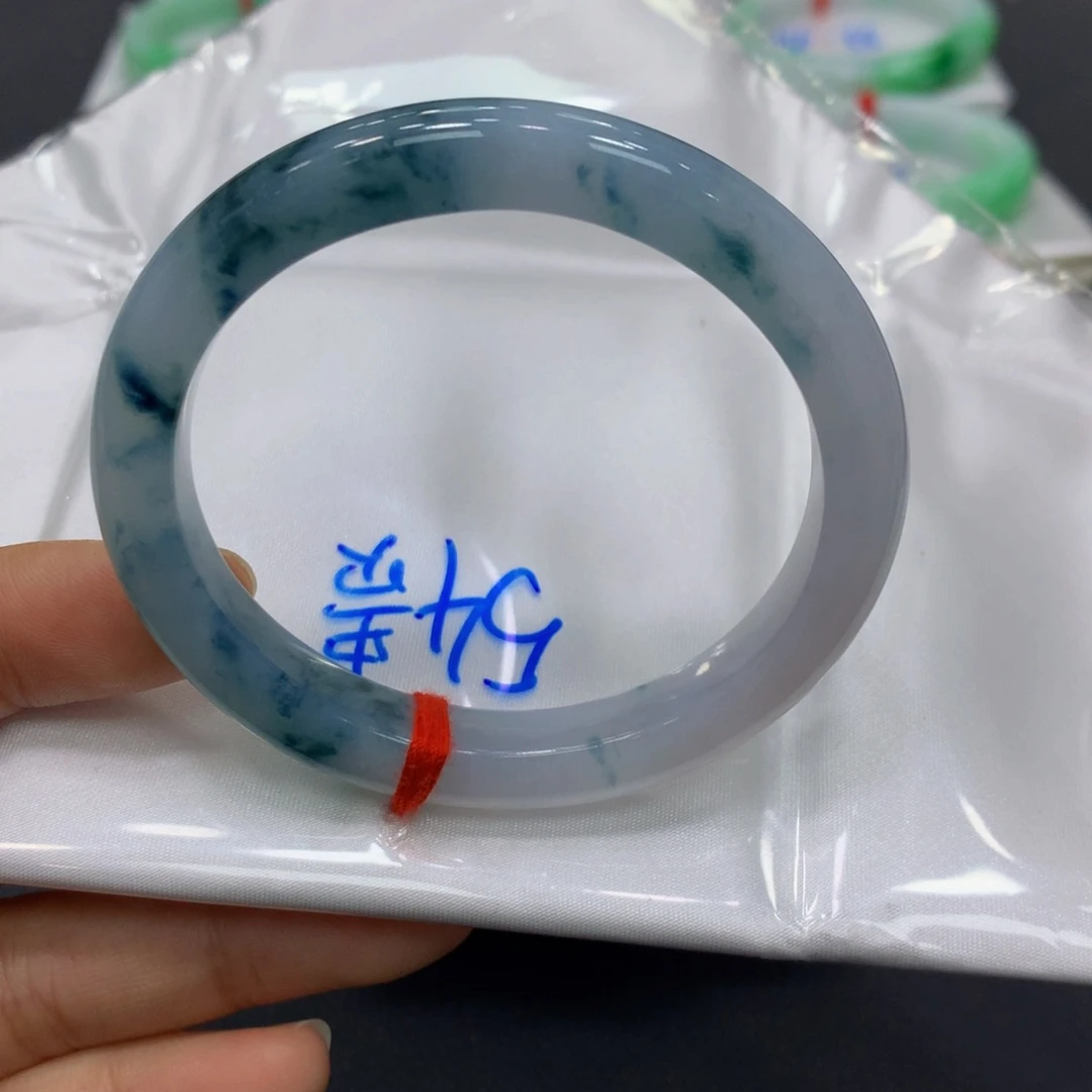 翡翠手镯未镶嵌翡翠