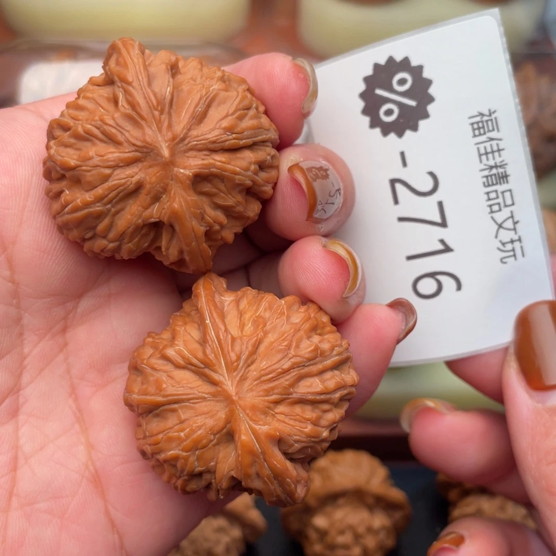 文玩核桃把件40山地红皮磨盘