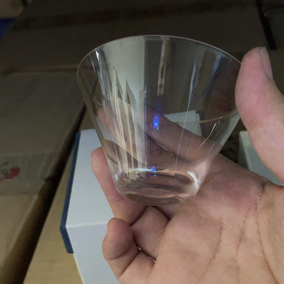 搪瓷杯子里还有很多东西