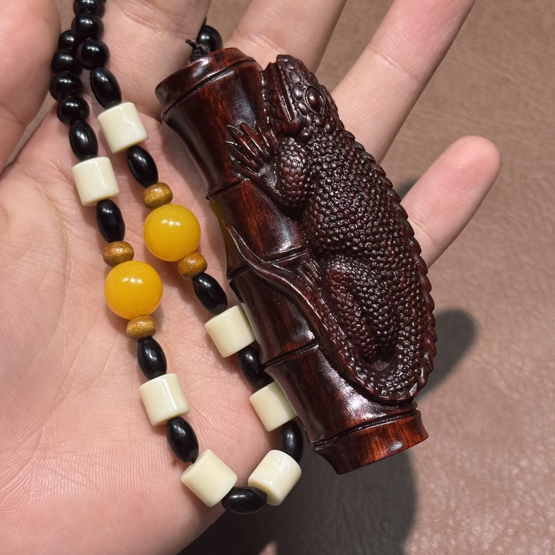 小叶紫檀蜥蜴手把件寓意吸金过亿整木雕刻文玩饰品