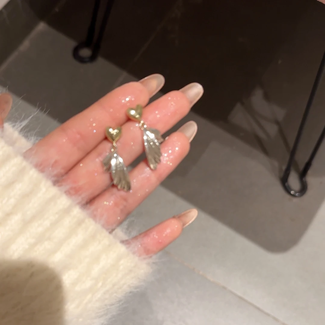 铜合金耳饰 AL5251 「爱心羽翼」金色爱心翅膀耳钉甜酷简约设计感