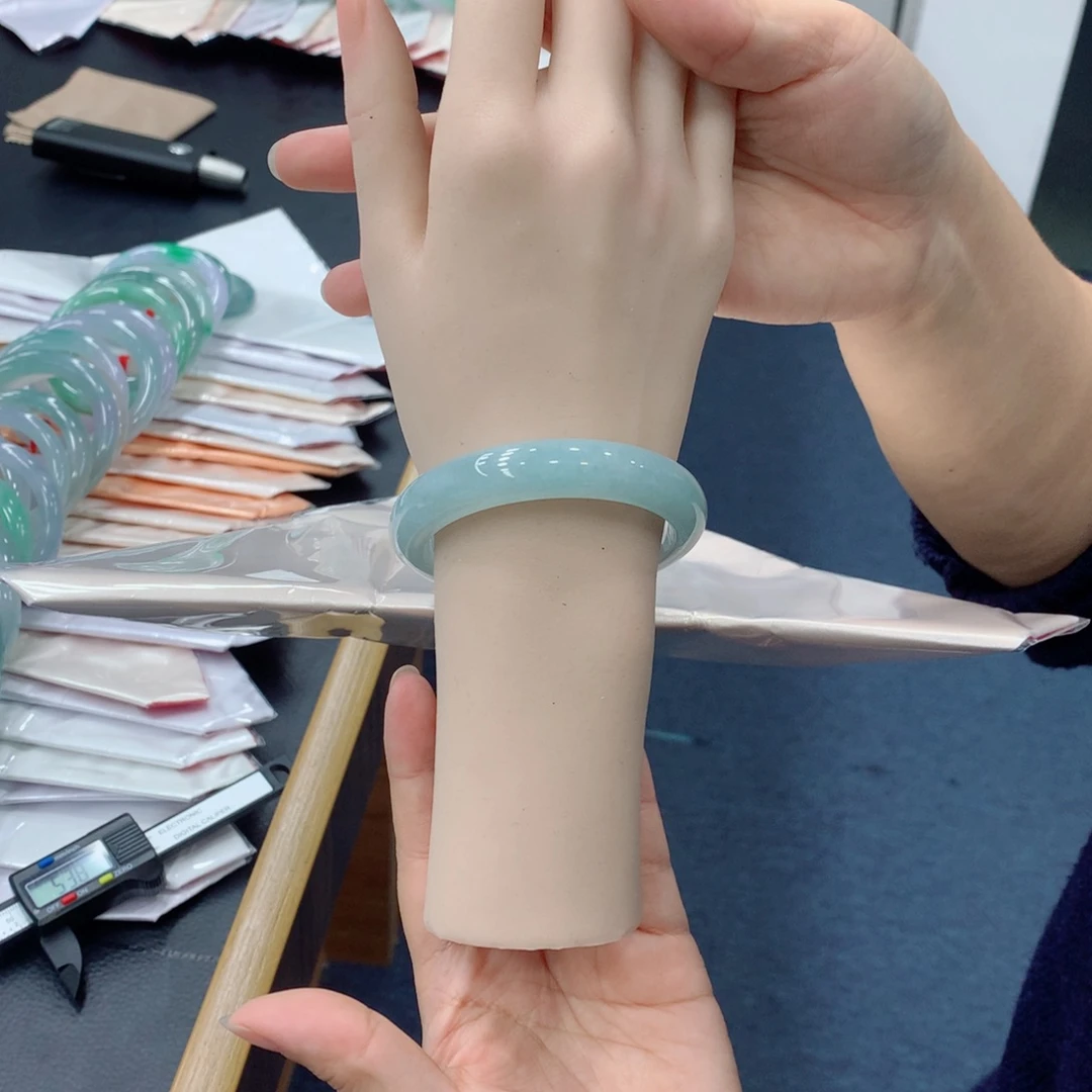 翡翠未镶嵌手镯48小时