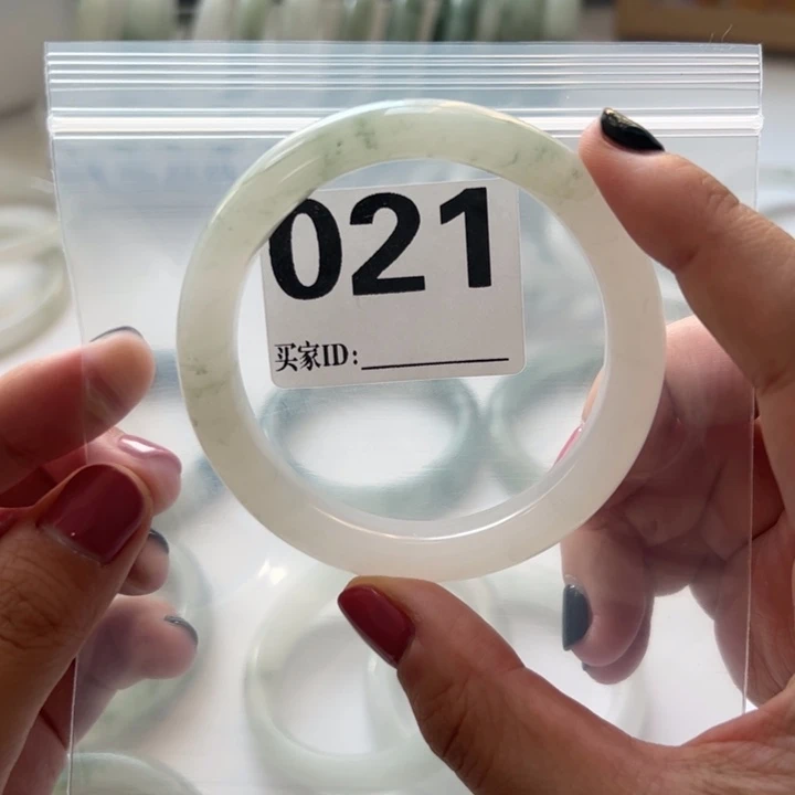 未镶嵌手镯石英质玉