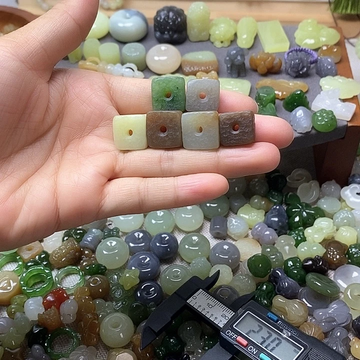 未镶嵌和田玉挂件方扣68一个多样性发其一