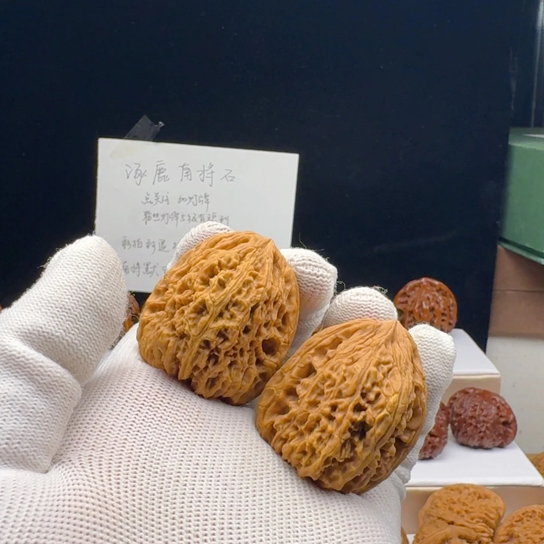 转***儿吊坠文玩核桃南疆