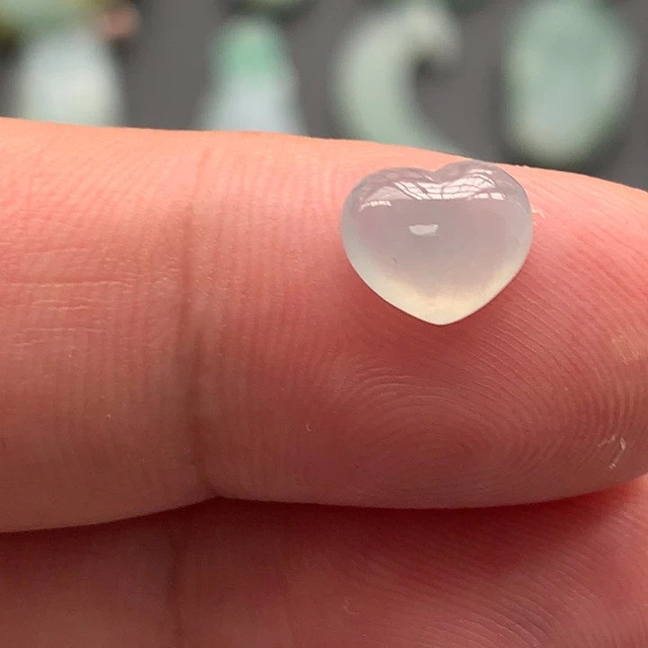 翡翠未镶嵌颈饰挂件