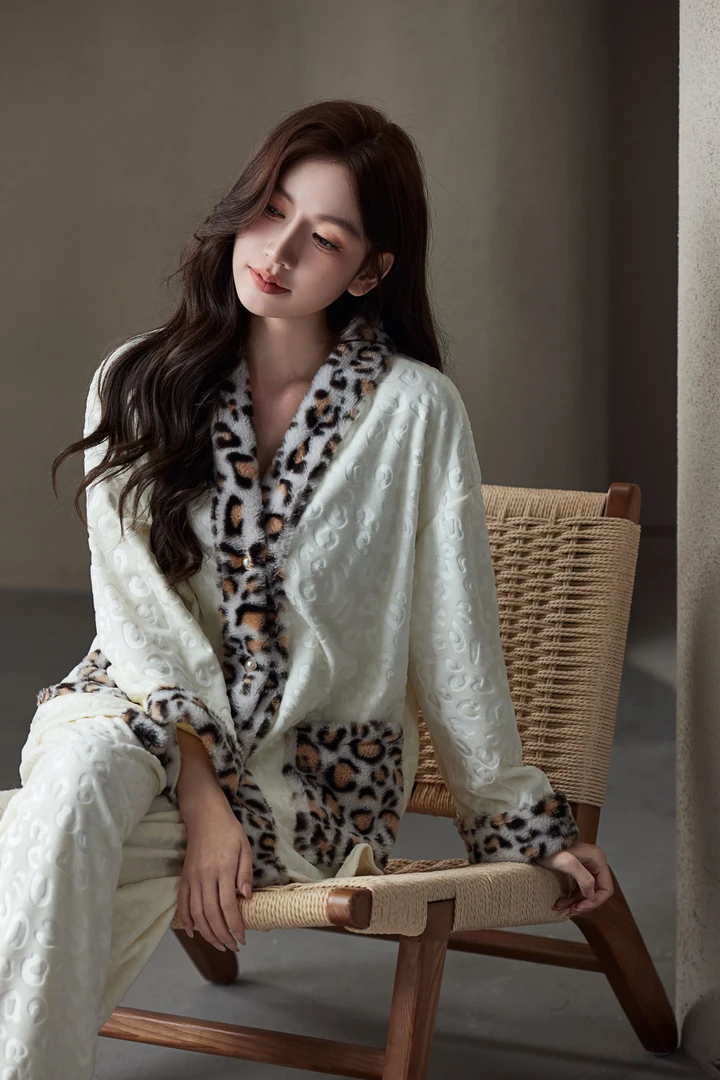 海岛绒睡衣女秋冬季轻奢豹纹少女双面绒家居服保暖设计感两件套装