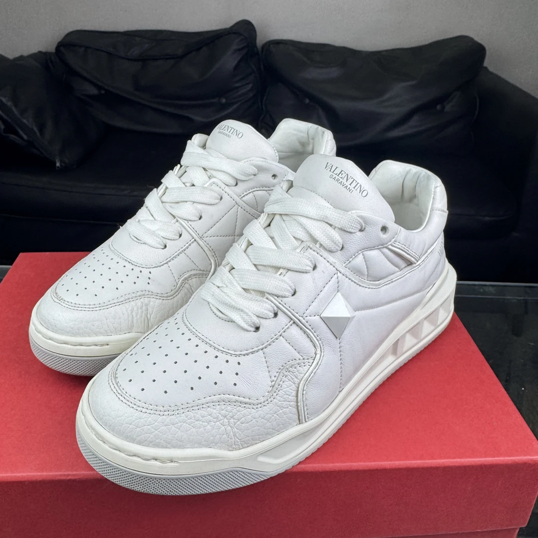 99新 Valentino/华伦天奴 纯白小板鞋40码原盒97新