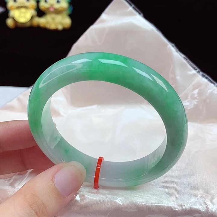 翡翠手镯未镶嵌天然