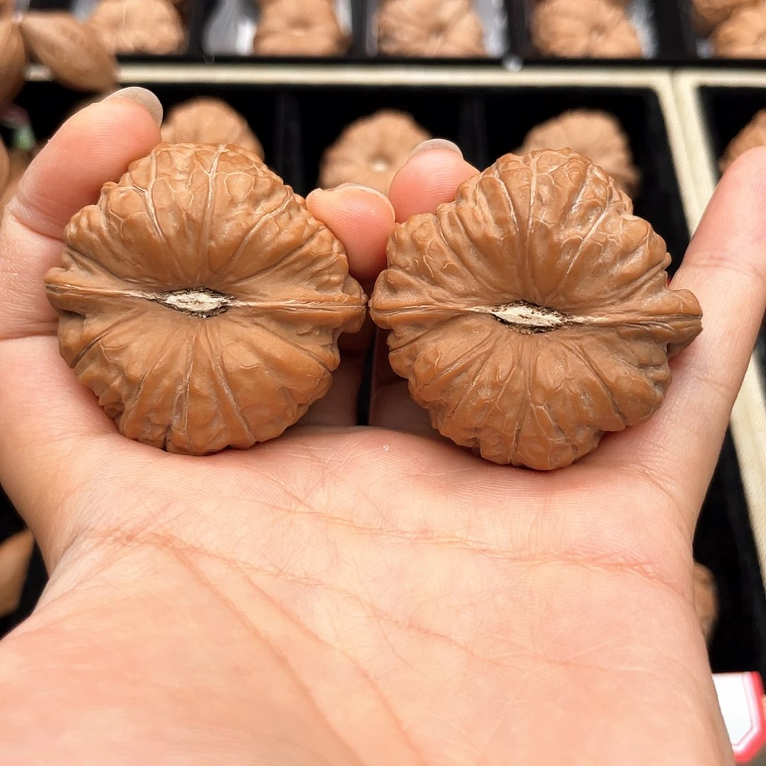文玩核桃吊坠伊****?42毕业级酒杯凹底近正肩全品4209
