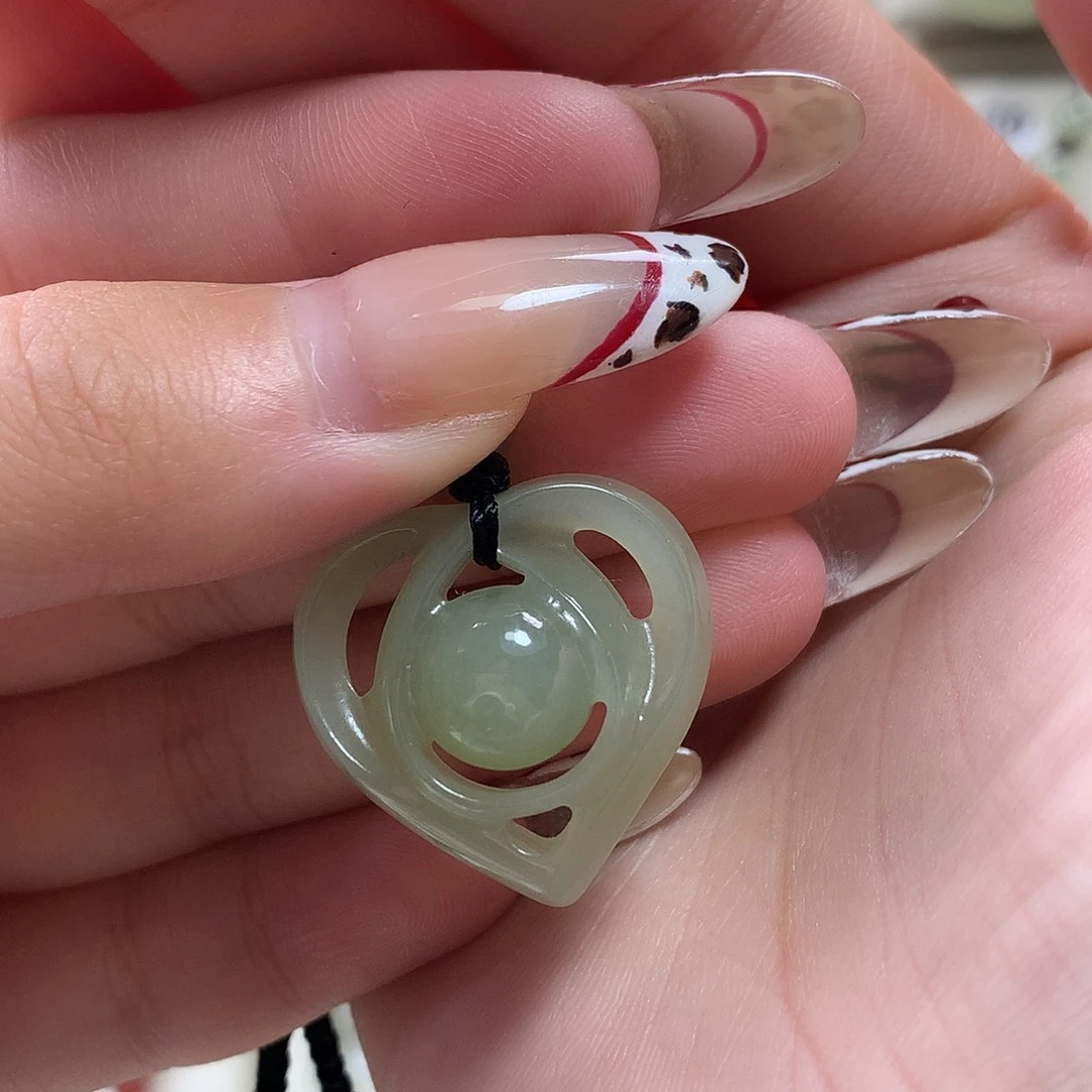 狗***姥和田玉未镶嵌颈饰