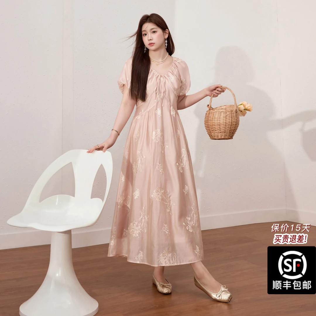 蓝语大码女装法式优雅绣花v领连衣裙2025夏季高腰显瘦花苞袖a字裙