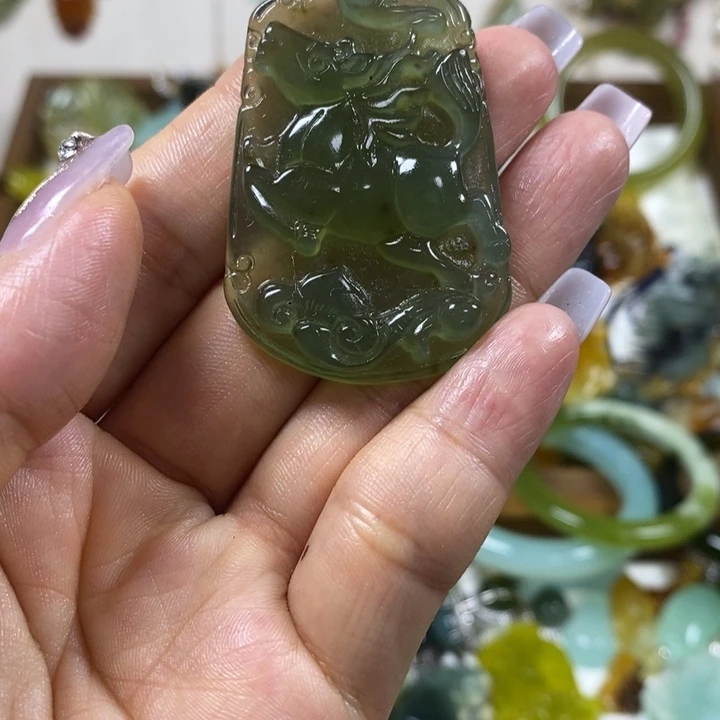 蛇纹石玉未镶嵌吊坠