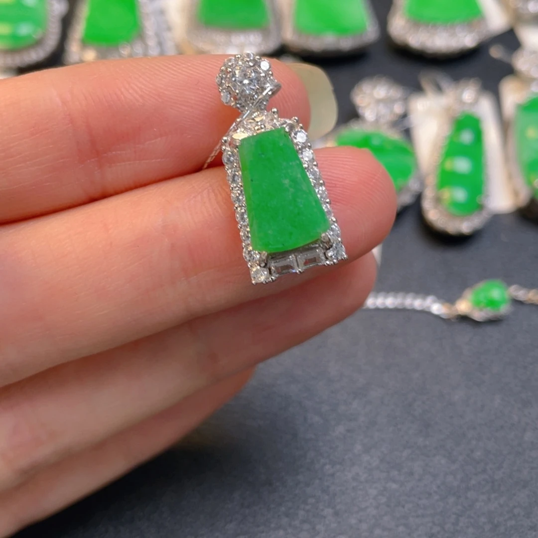 你****颈饰银S925镶嵌翡翠