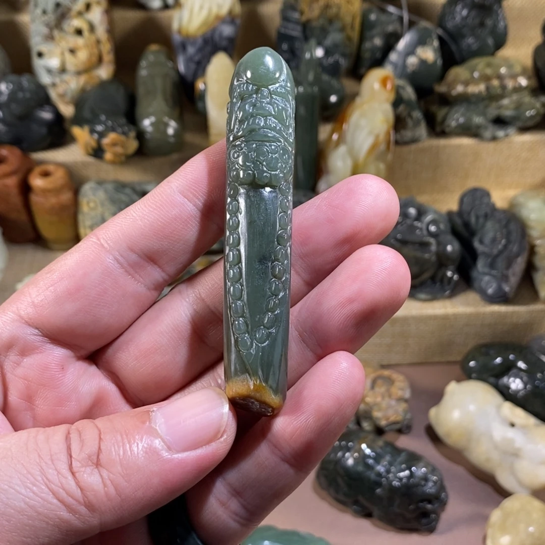 未镶嵌透闪石质玉挂件