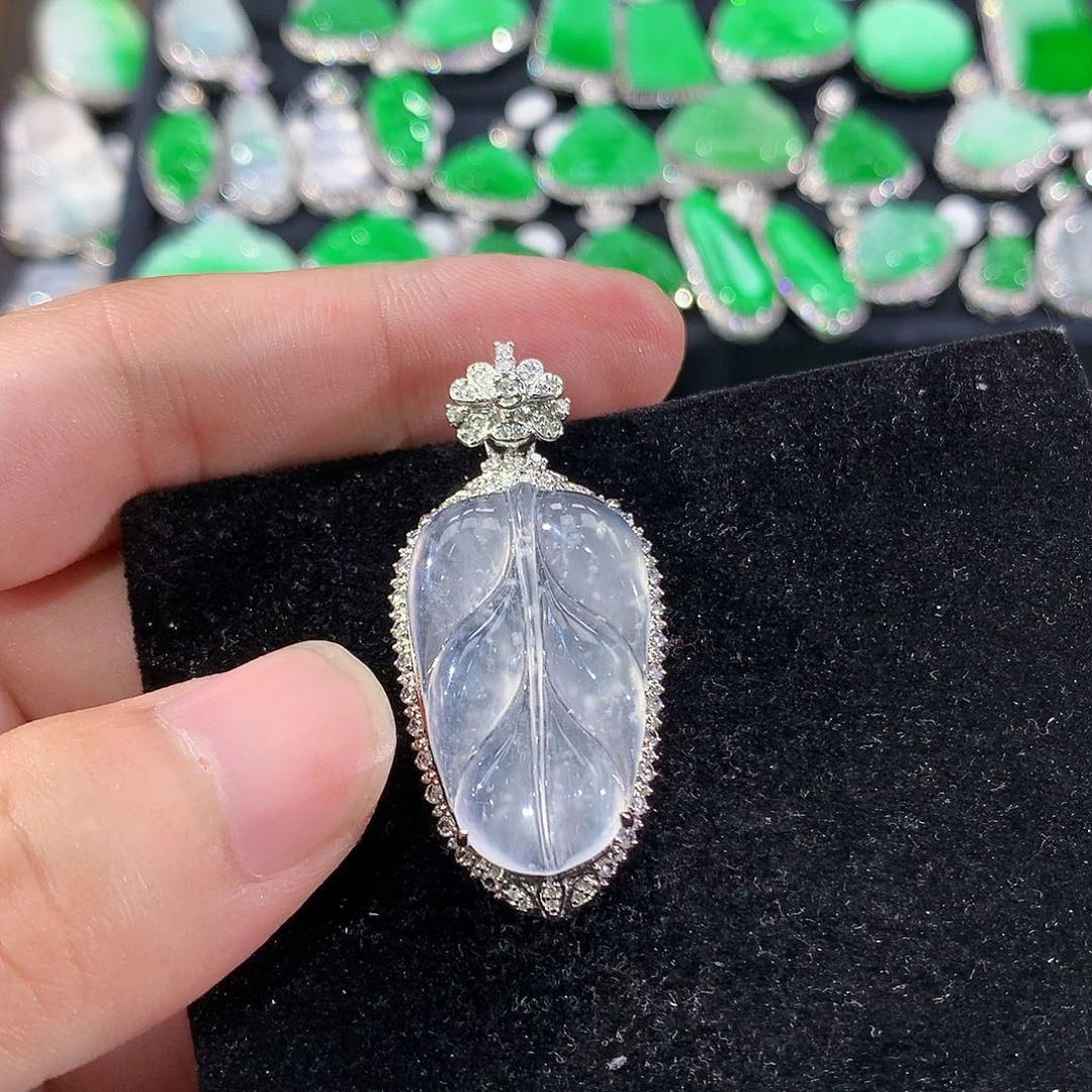 翡翠18K金镶嵌颈饰