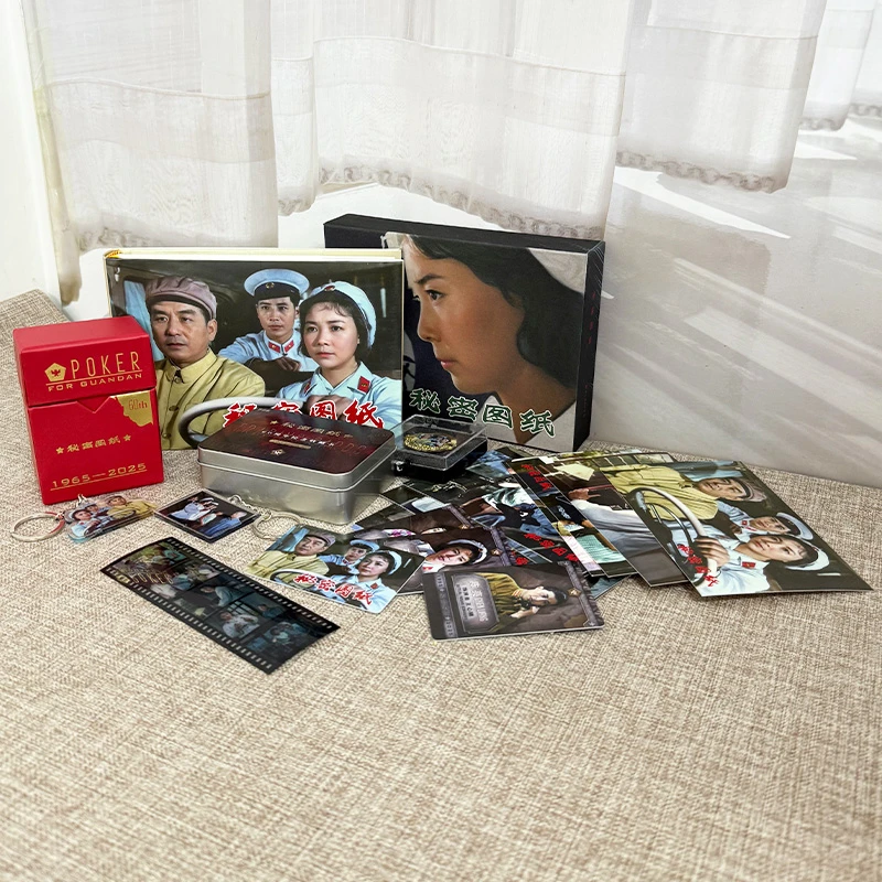 彩色电影连环画-秘密图纸全1册32开精装 多人封面 手工上色