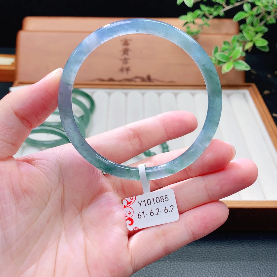 翡翠未镶嵌手镯（圆镯）