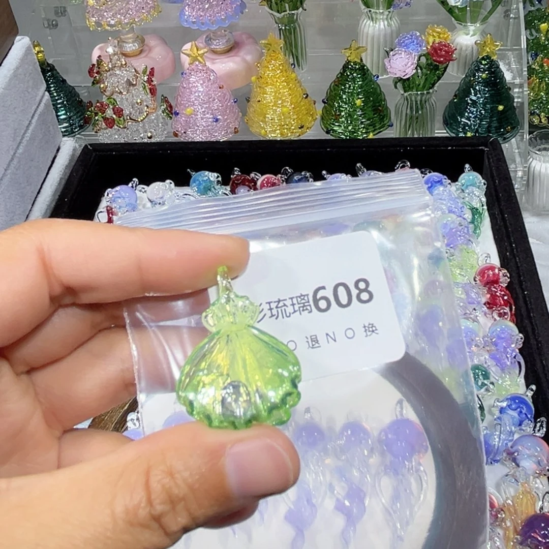 鸢****颈饰玻璃608绿色贝壳