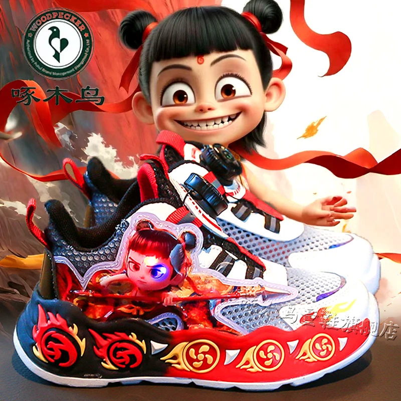 啄木鸟哪吒童鞋男童2025新款夏季儿童运动鞋网面发光闪灯老爹鞋潮