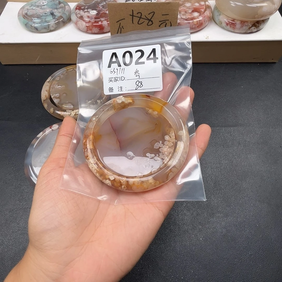 乔***玛瑙/玉髓合金手镯