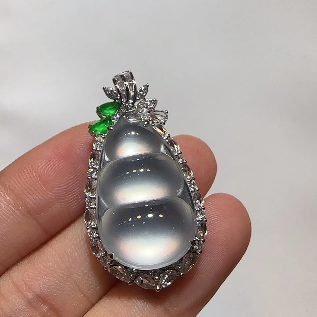 翡翠18K金镶嵌吊坠(不含链)福豆