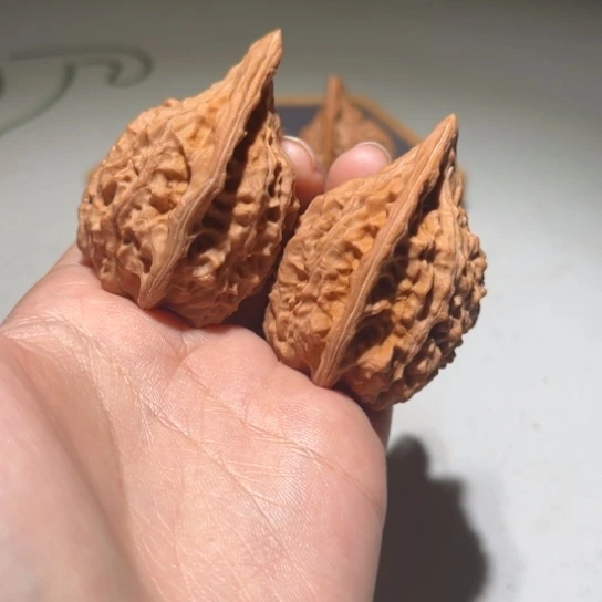 文玩核桃吊坠红樱枪