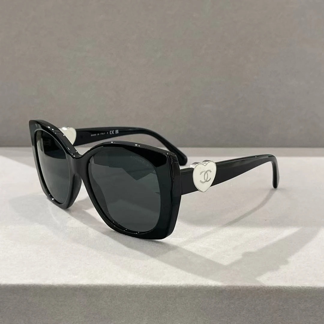 全新未使用 Chanel/香奈儿 方框款白心形标墨镜 3-4周到