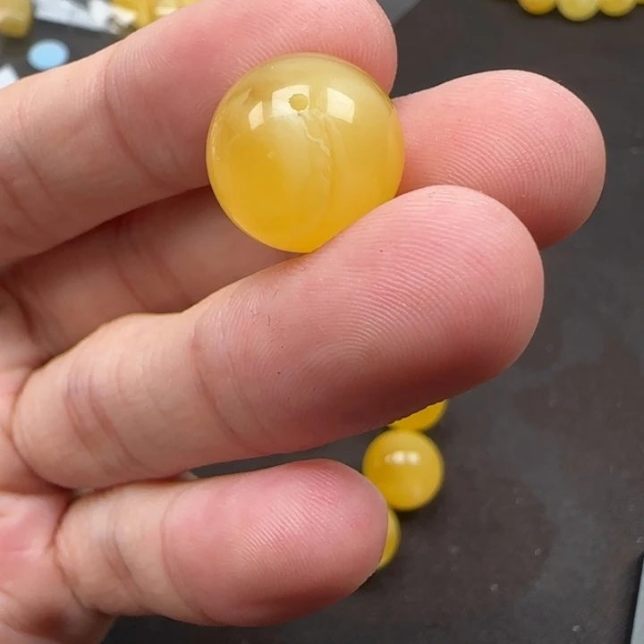 未镶嵌琥珀裸石天然398