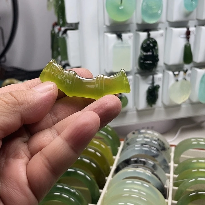 蛇纹石玉合金颈饰