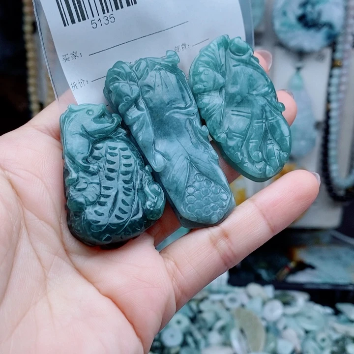 翡翠未镶嵌颈饰翡翠