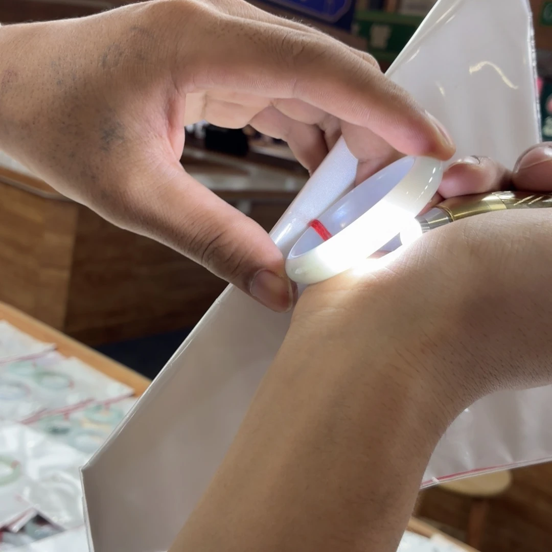 翡翠手镯未镶嵌手镯