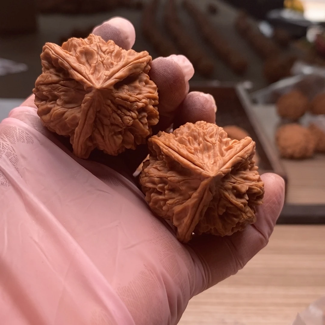 文玩核桃把件野生血麒麟三棱