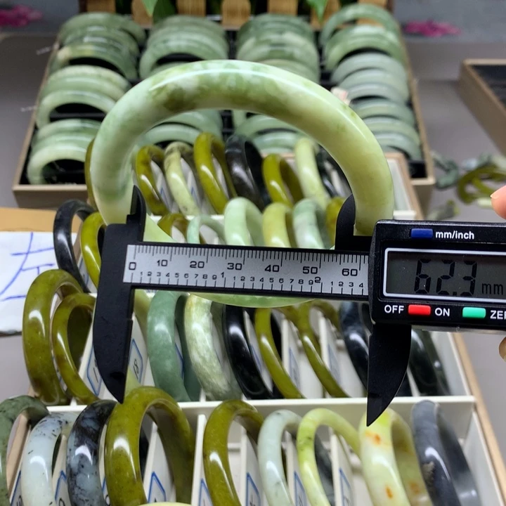 未镶嵌蛇纹石玉手镯6