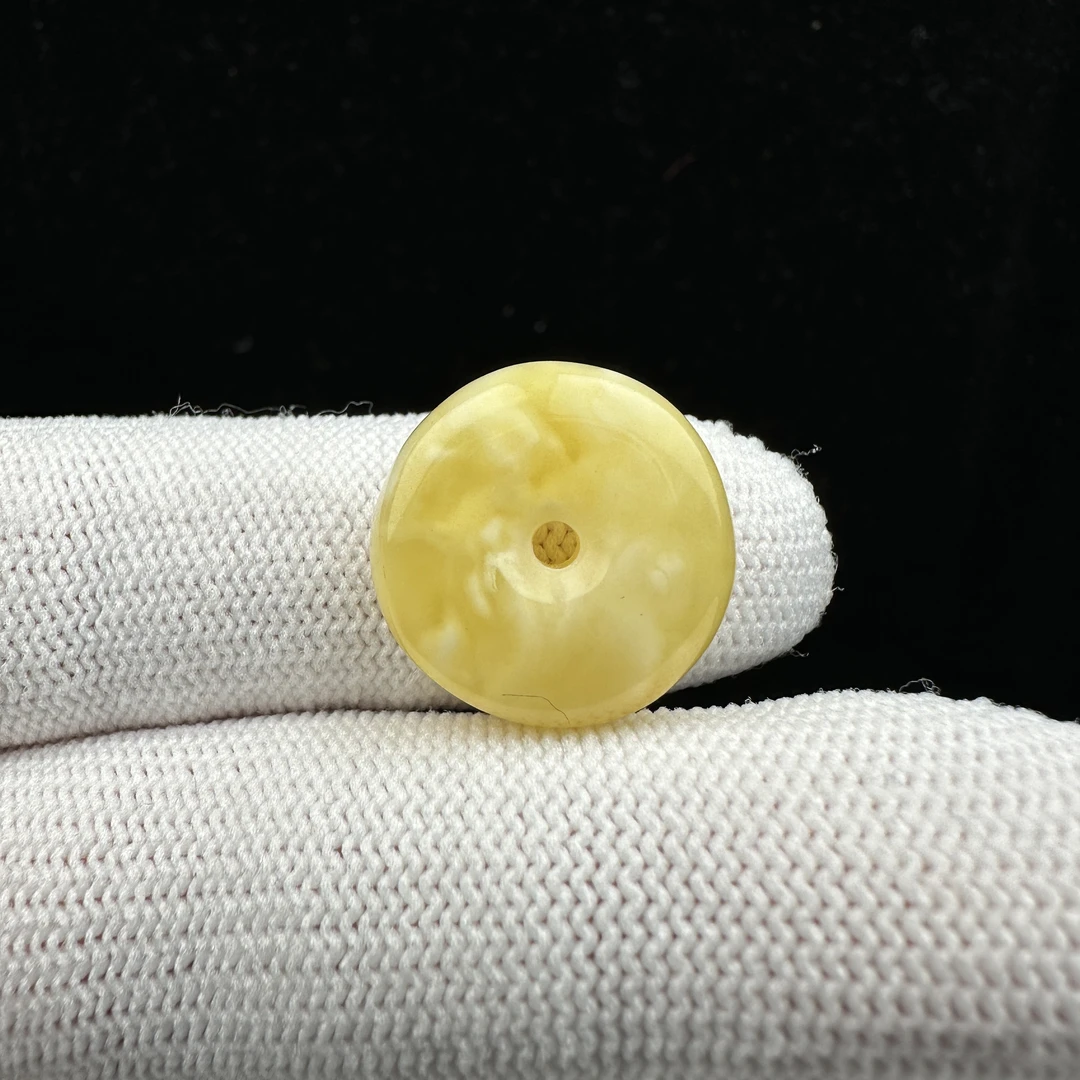 M3371天然蜜蜡俄料扣子17.3*6mm 1.2克/T010