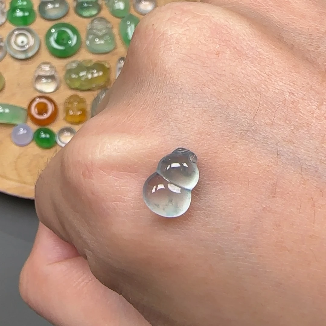 翡翠未镶嵌颈饰葫芦