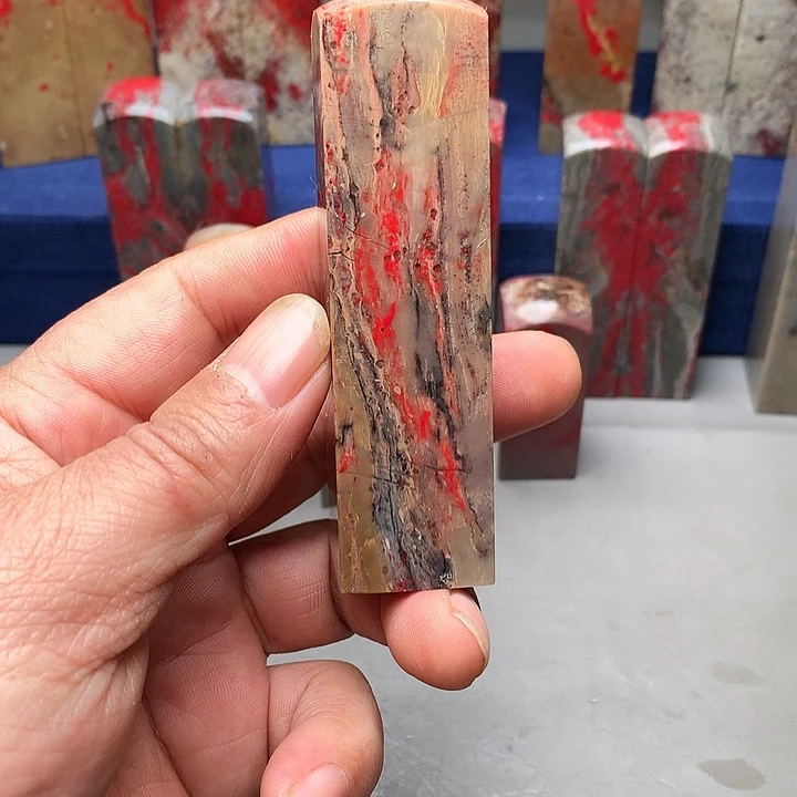 昌化石戴*昌化鸡血石