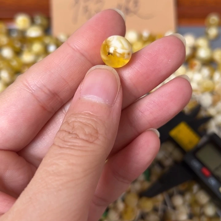 蜜蜡未镶嵌裸石10.9mm一个