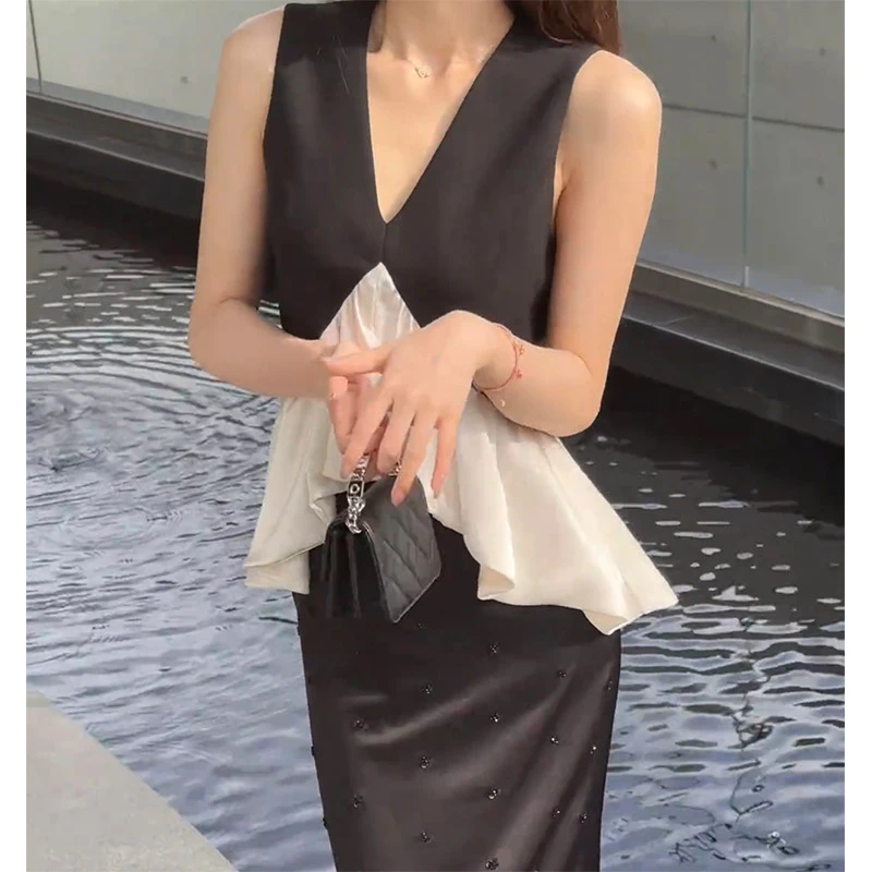 法式高端v领无袖T恤女2025新款夏轻熟风别致独特撞色小衫显瘦上衣