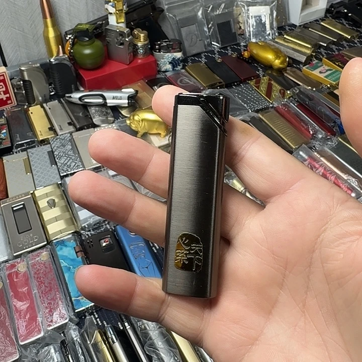 灰色防风充气打火机