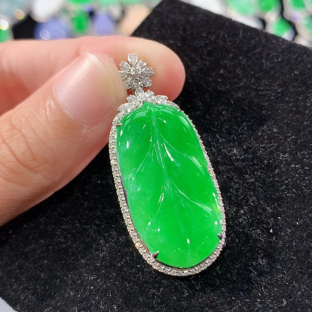 翡翠18K金镶嵌颈饰