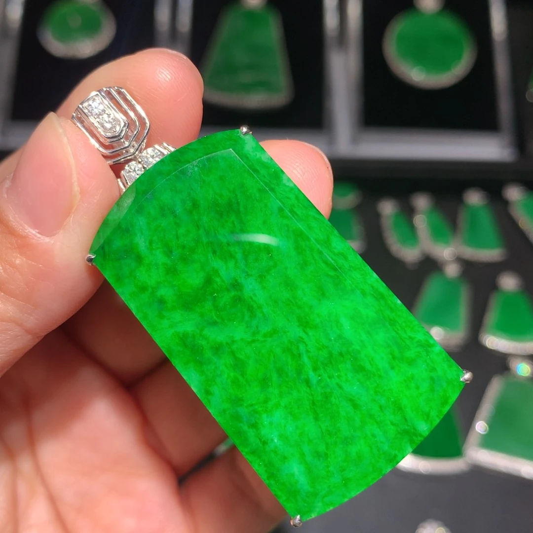 翡翠颈饰18K金镶嵌翡翠