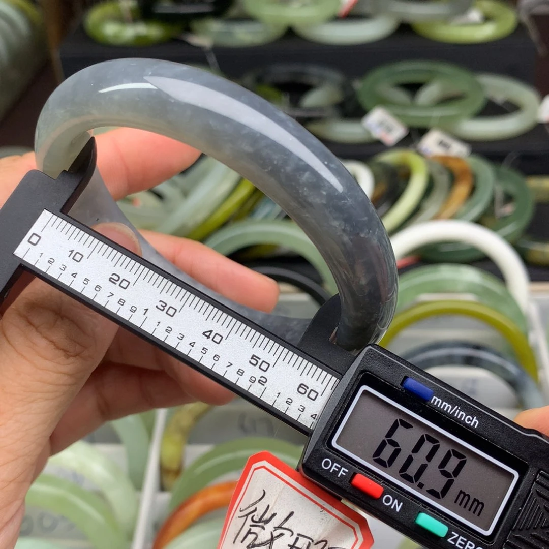 未镶嵌蛇纹石玉手镯640