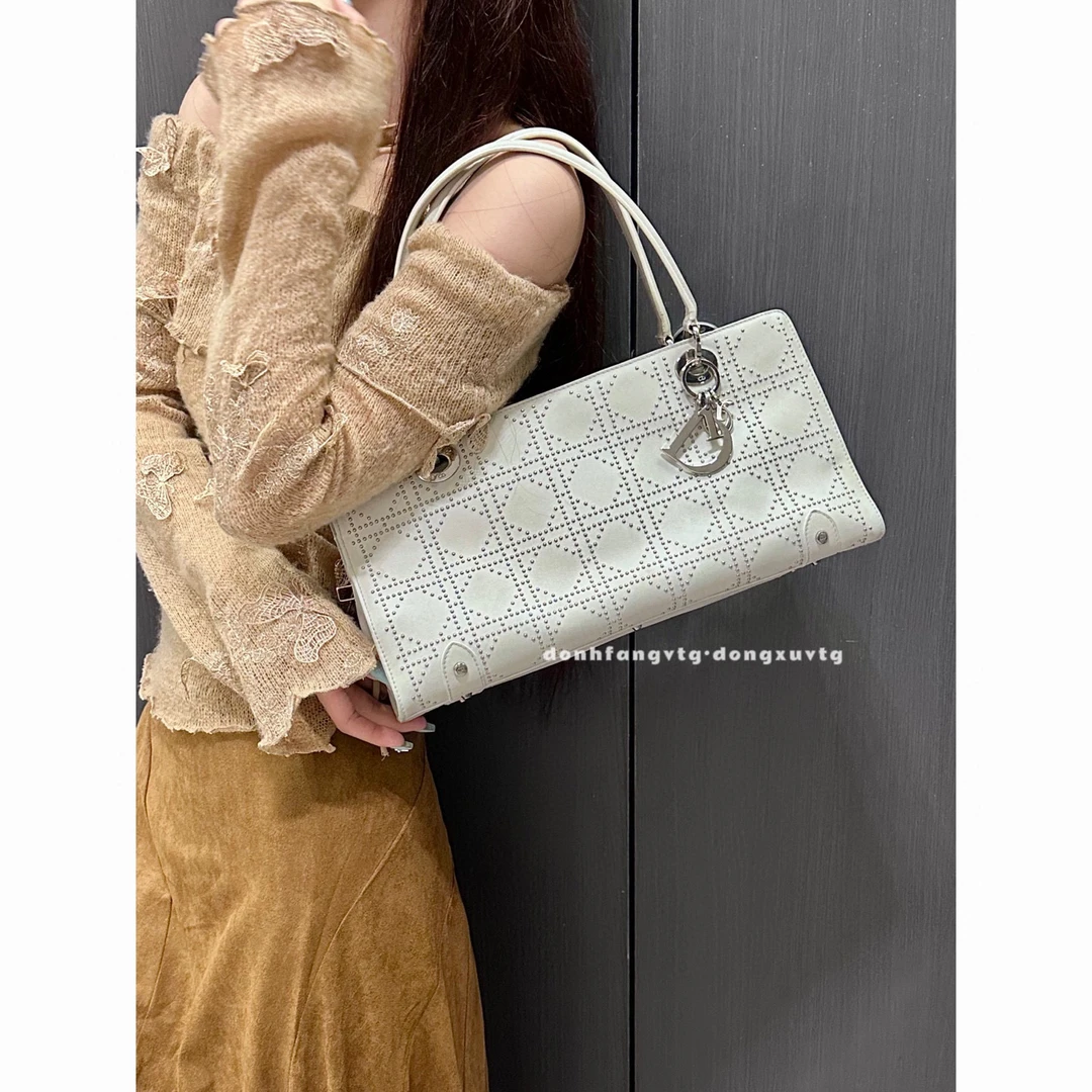 95新 DIOR/迪奥 dior白银铆钉法棍单肩包K