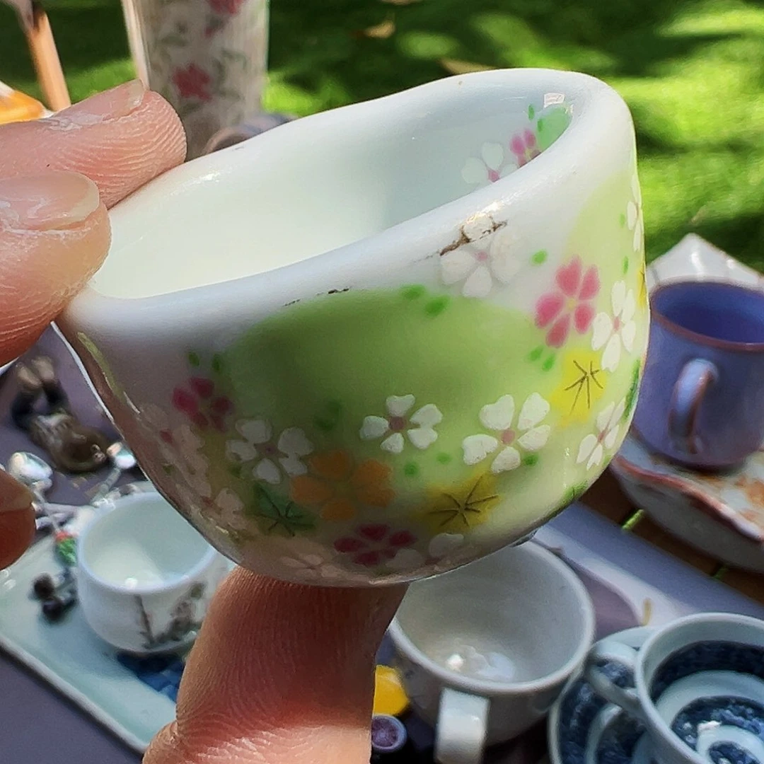 咖啡杯和茶杯是我们学校一