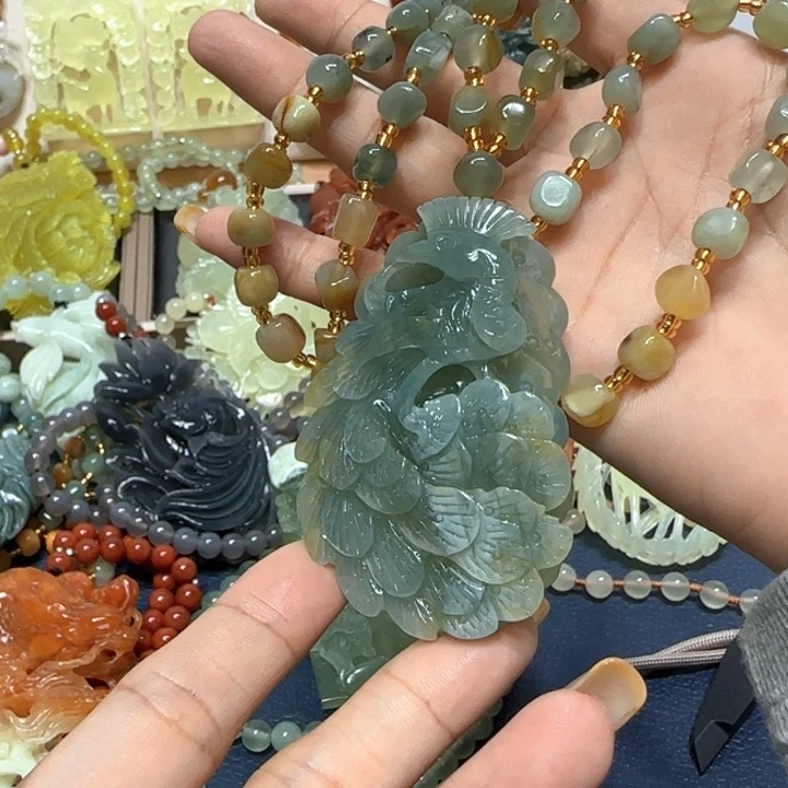 未镶嵌蛇纹石玉吊坠