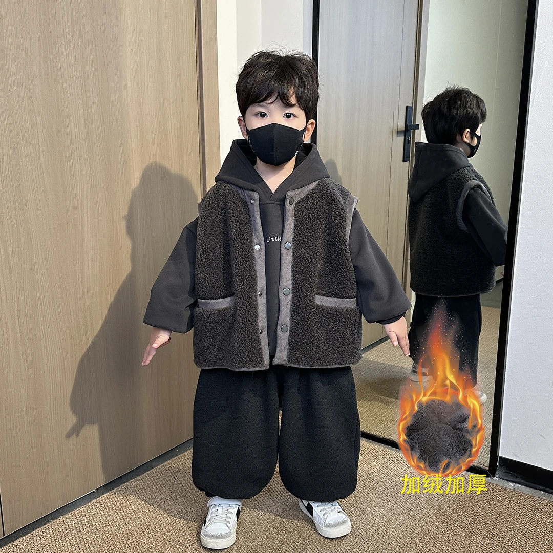 男童秋冬加绒套装2025新款儿童冬装时髦麂皮绒马甲宝宝卫衣三件套