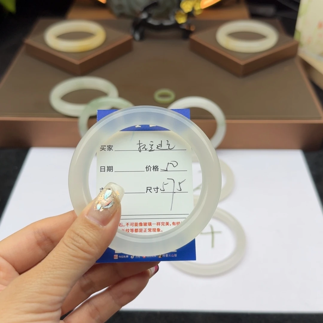 石英质玉手镯未镶嵌招***啊