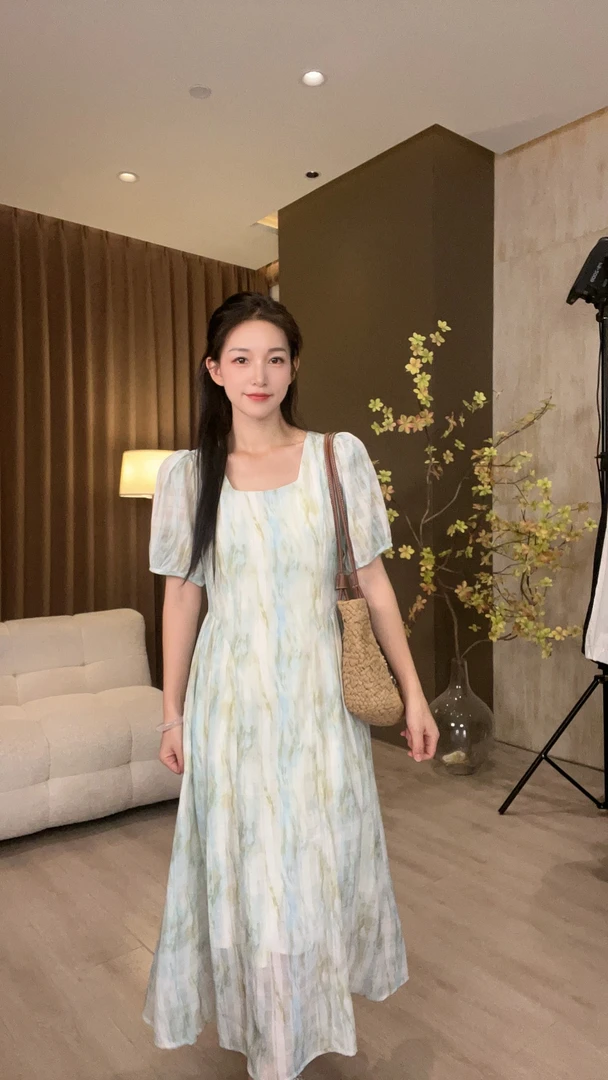 【鸢尾幽梦】夏季2025新款方领晕染系时尚显瘦温柔连衣裙